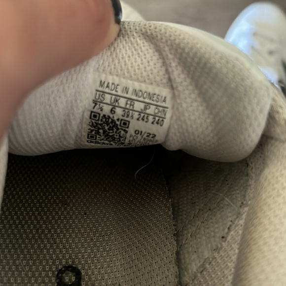 Adidas Super star shoes - Picture 4 of 6